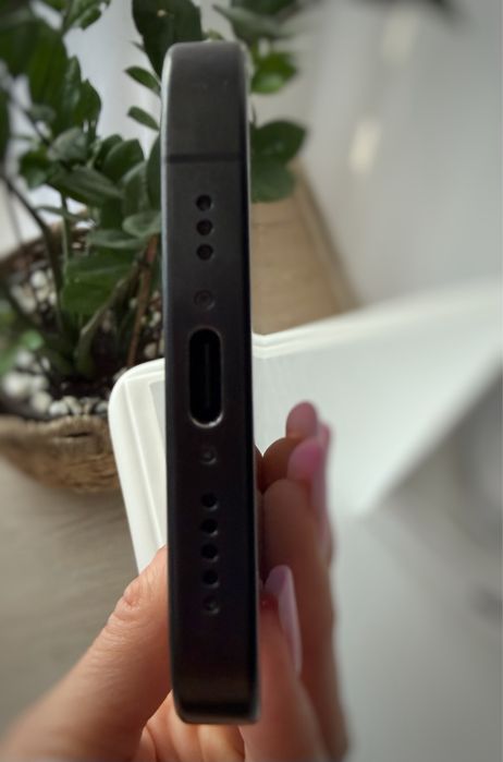 iPhone 15 Pro 256GB – FOARTE BINE ÎNTREȚINUT  + HUSE + cutie