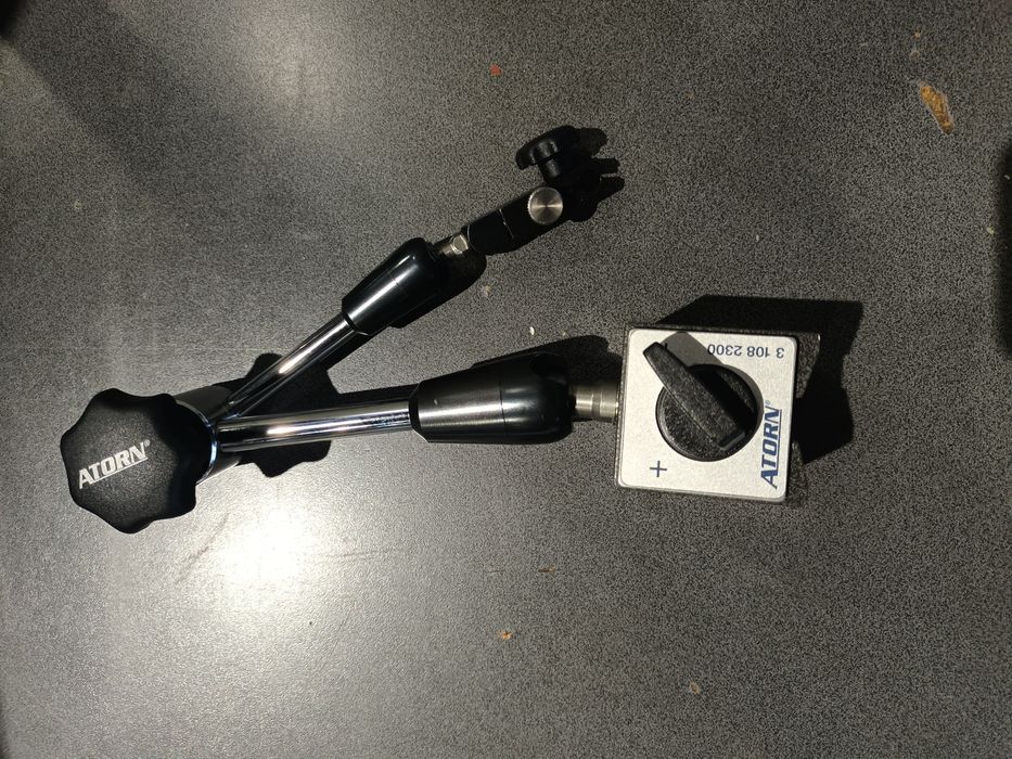 Suport magnetic pentru ceas comparator