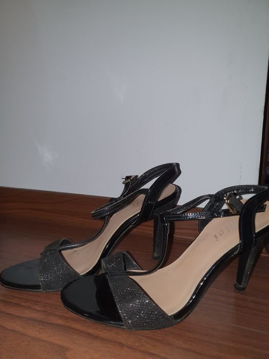 Sandale cu toc negre