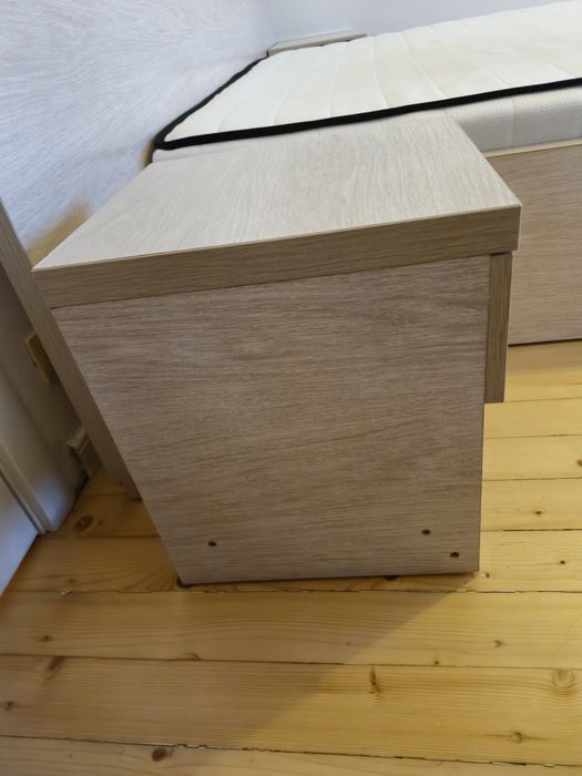 Vând pat matrimonial cu spații de depozitare + 2 comode (noptiere)