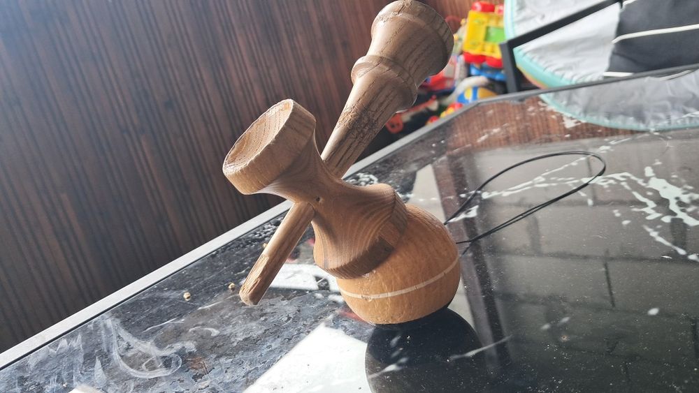 Schimb kendama eclips semnată de CRBL