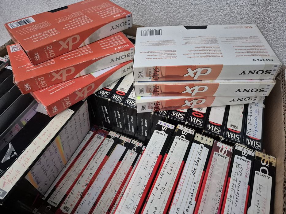 Vând 40 casete video Sony VHS originale de 240 minute colectie filme acțiune,drama,Comedie, Triler, dragoste,western...etc.