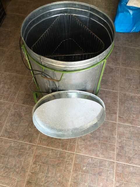 VAND centrifuga apicola electrica 220v pentru 3 rame