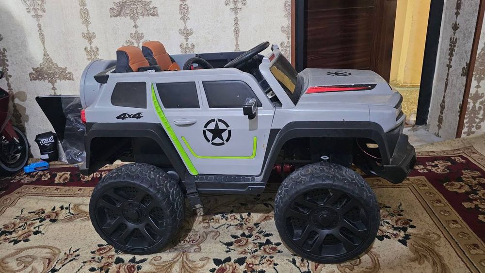 Bolalar moshinasi sotiladi srochna 
Xolati yaxshi  zaryadka hamma joyi