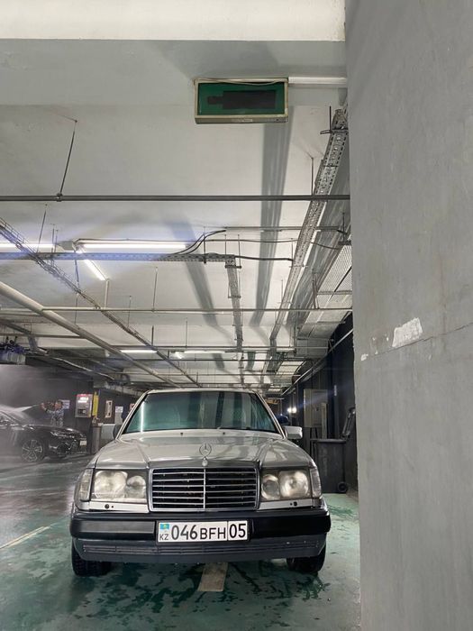 Мерседес Е220 w124