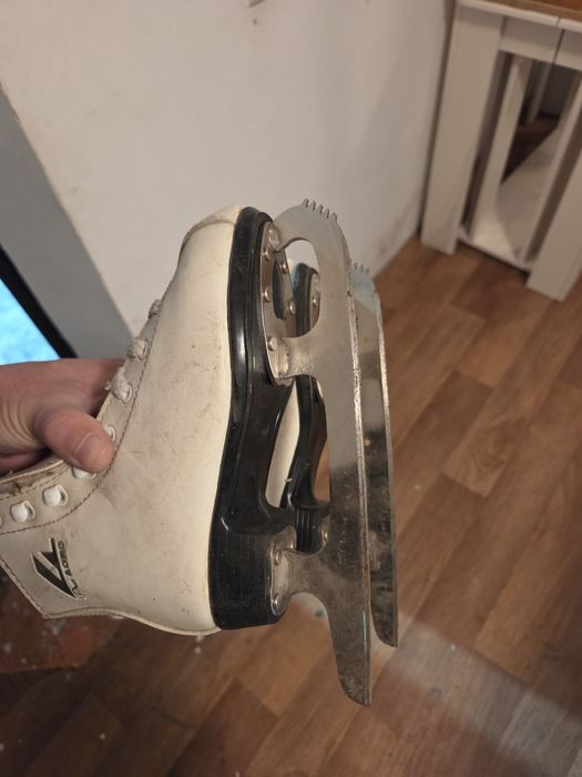 Продам детские коньки