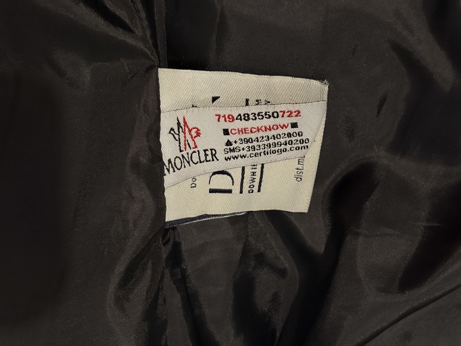 Vând geacă Moncler