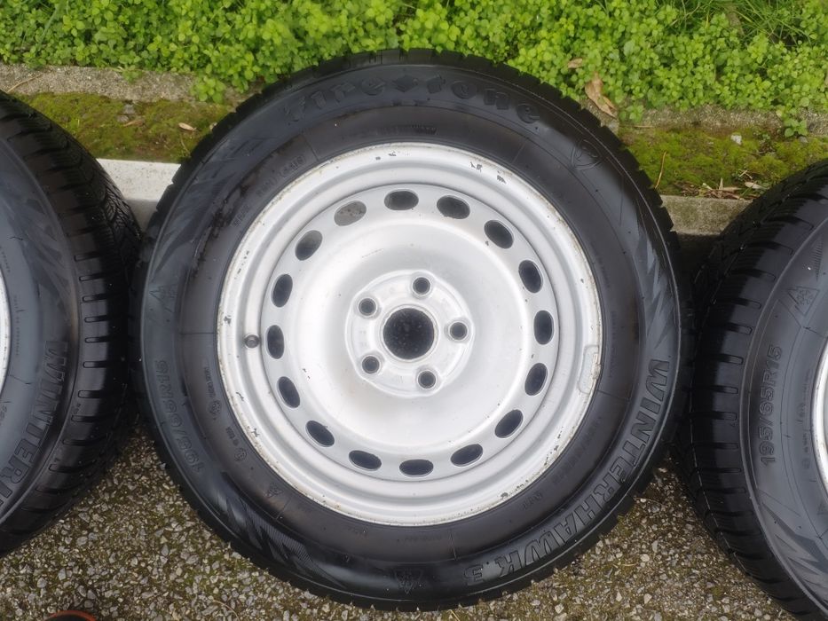 Продава се комплект зимни гуми с джанти – 195/65 R15 • 6Jx15 H2 • ET47