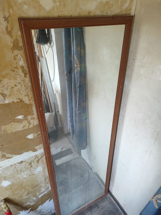 Продаётся зеркало 210х75 в рамке для крепления на стену