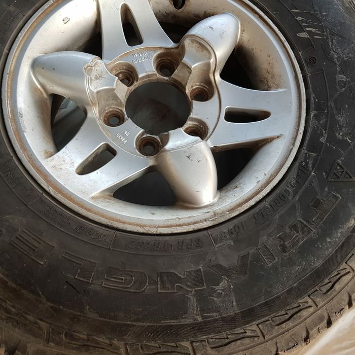 Продам всесезонные шины 31*10.5 R15 с дисками!