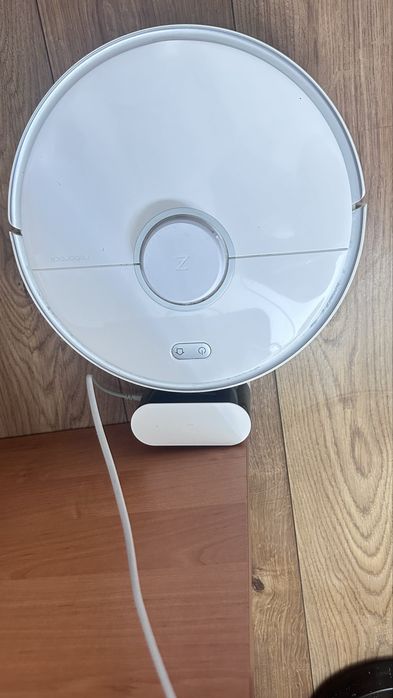 Продам робот-пылесос Roborock s5 max