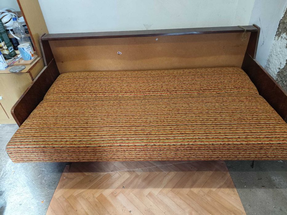 Разтегателен диван !