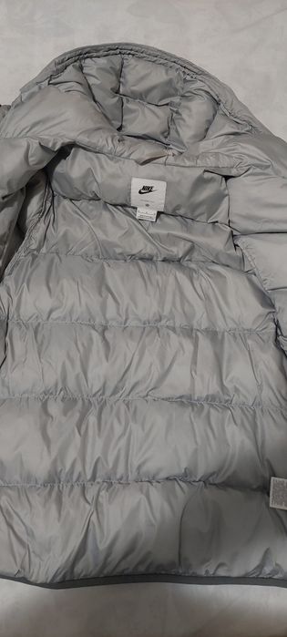 Продавам зимно мъжко яке Nike