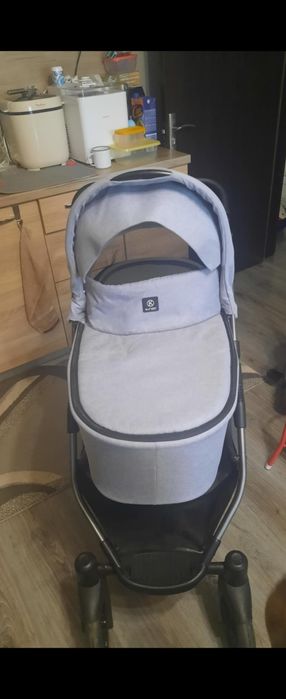 Бебешка количка (лесно маневрена]