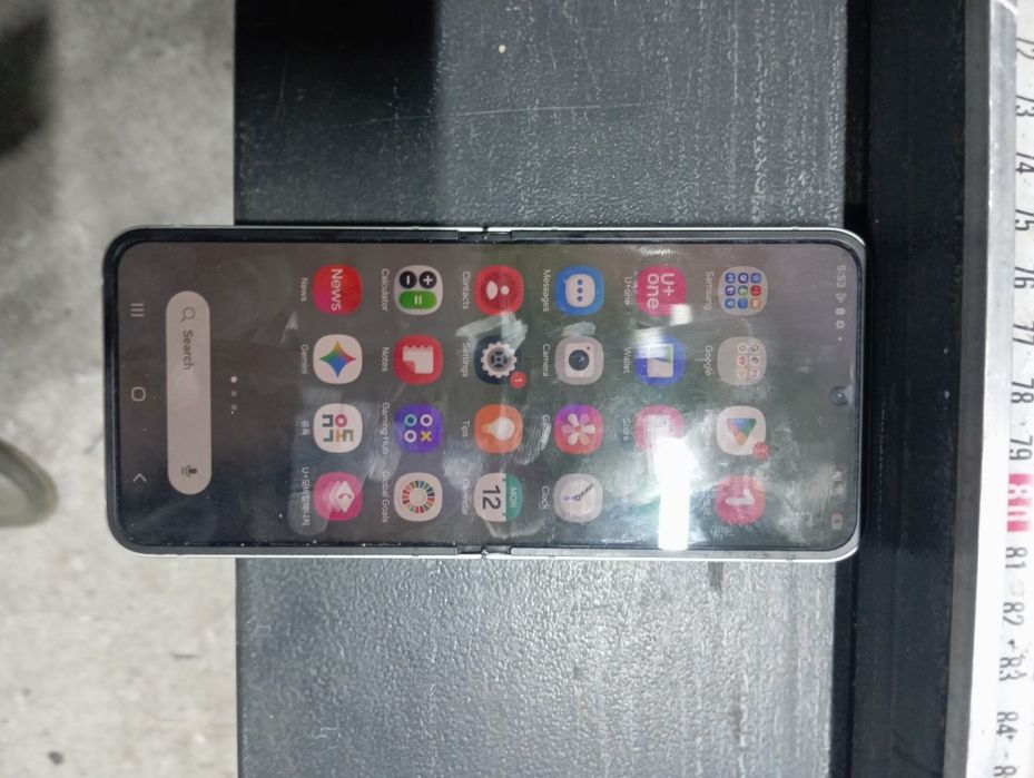 Продам телефон Самсунг z flip6