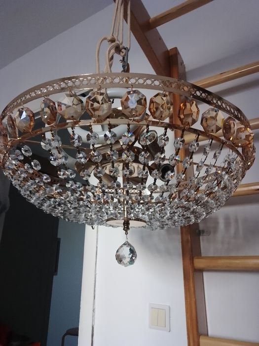 Люстра в хорошем состоянии