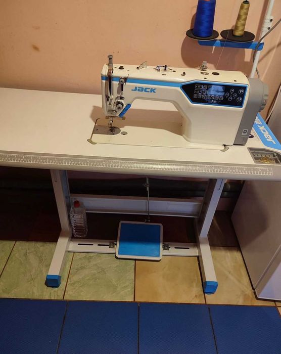 Masina de cusut profesioanal jack 4