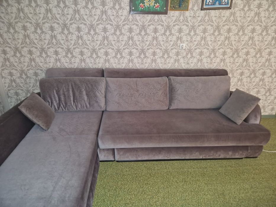 Продам диван в зал