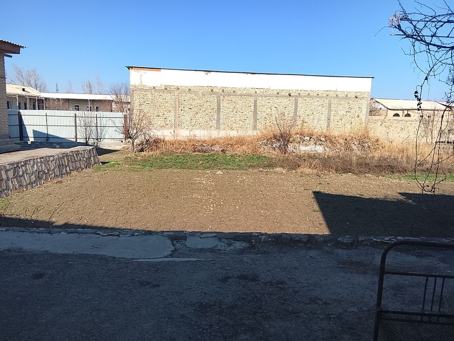 Barcha sharoitlariga ega 15 sotixli 8 ta xonasi bor uchastka sotiladi