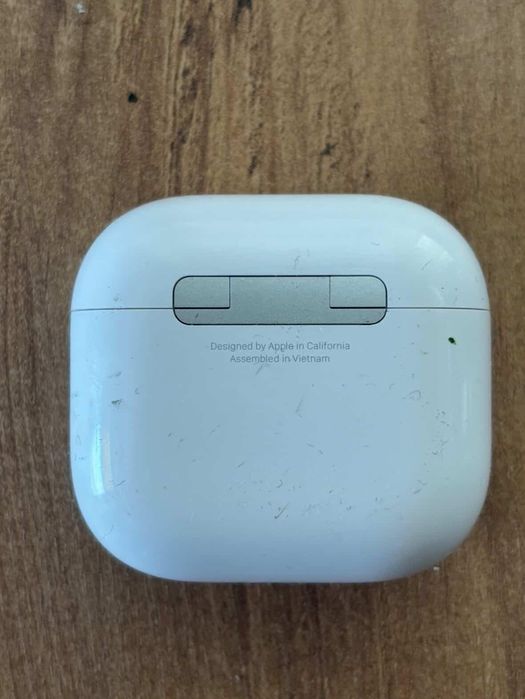 AirPods generația a 4 a