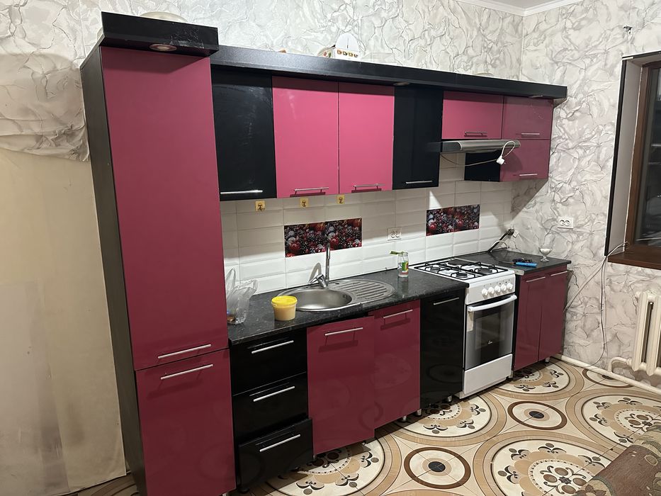 Кухный гарнитура +духовка