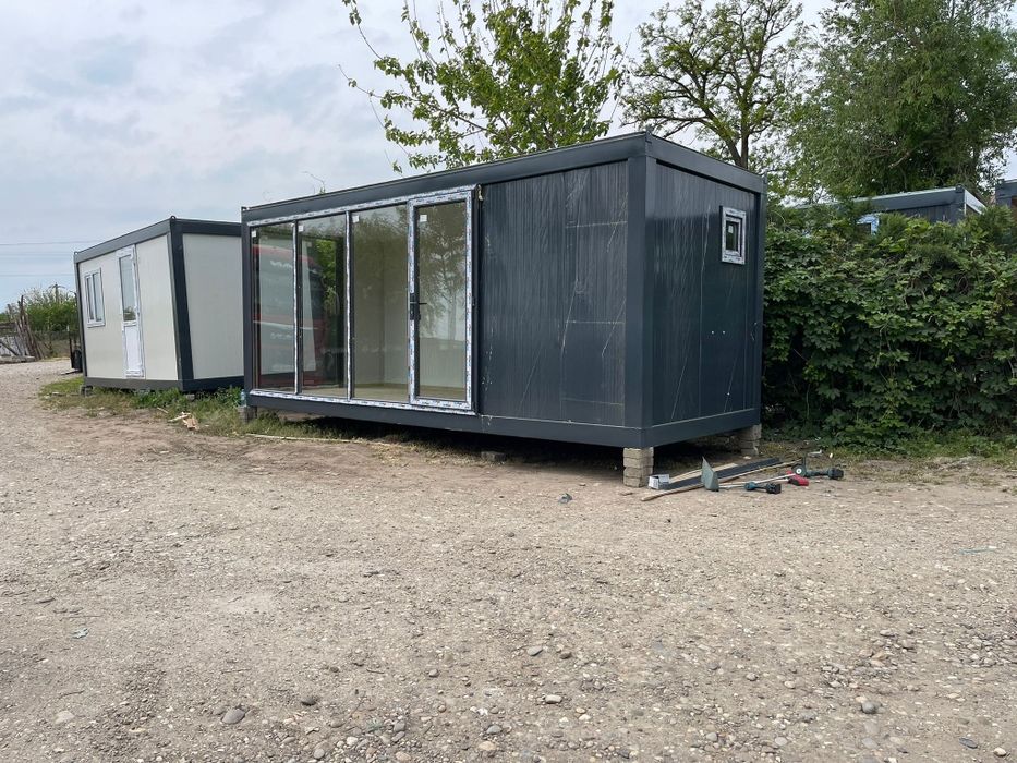 Vând containare modulare și garaj