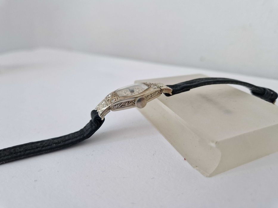 Ceas de Dame din Aur de 18 k-750 cu Diamante -Art-Deco-Mecanic.