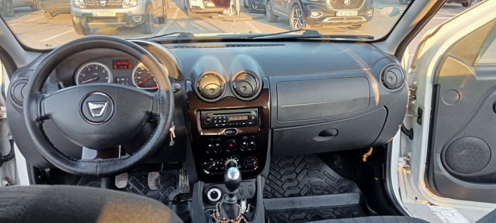 Vând Dacia Duster