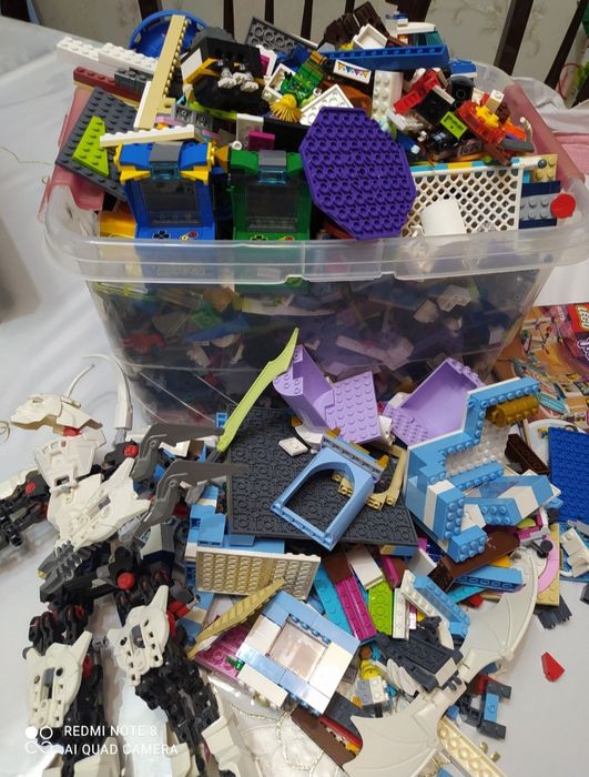 6 кг деталей от Лего.