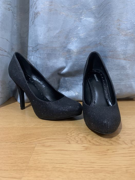 Pantofi cu toc negri