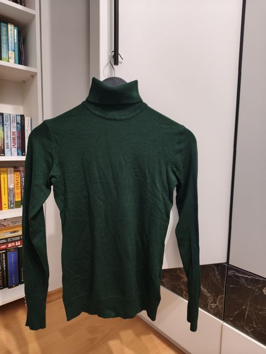 Тъмнозелена поло блуза Stradivarius