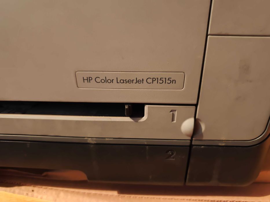 Продам лазерный цветной принтер HP Color LaserJet CP1515n