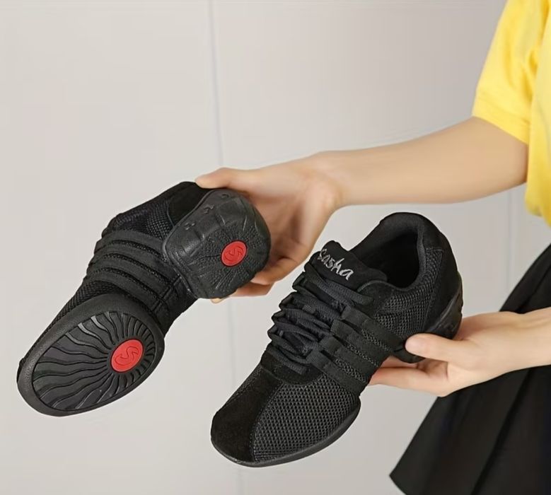 Обувки за народни танци