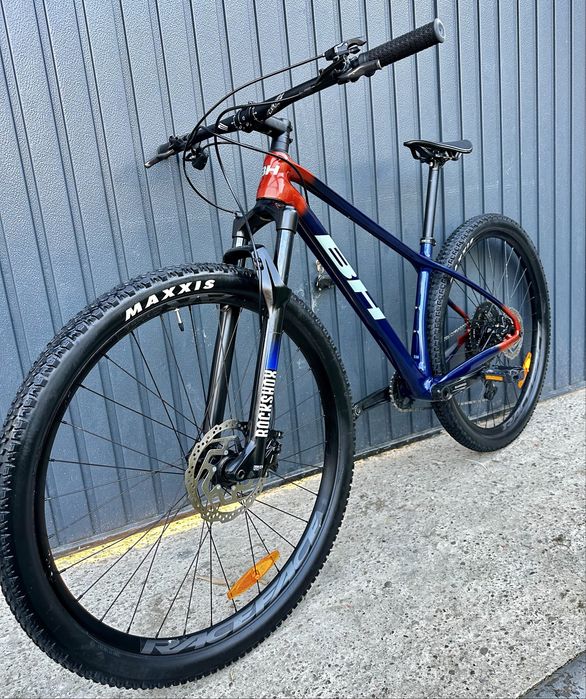 Vând bicicleta BH Ultimate Carbon R.C 7.5, roti 29,cadrul SM, 1x12