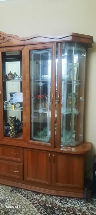 Стенка сотилади. Стенка