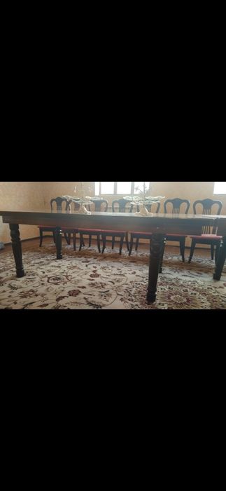 Стол  и  стулья.