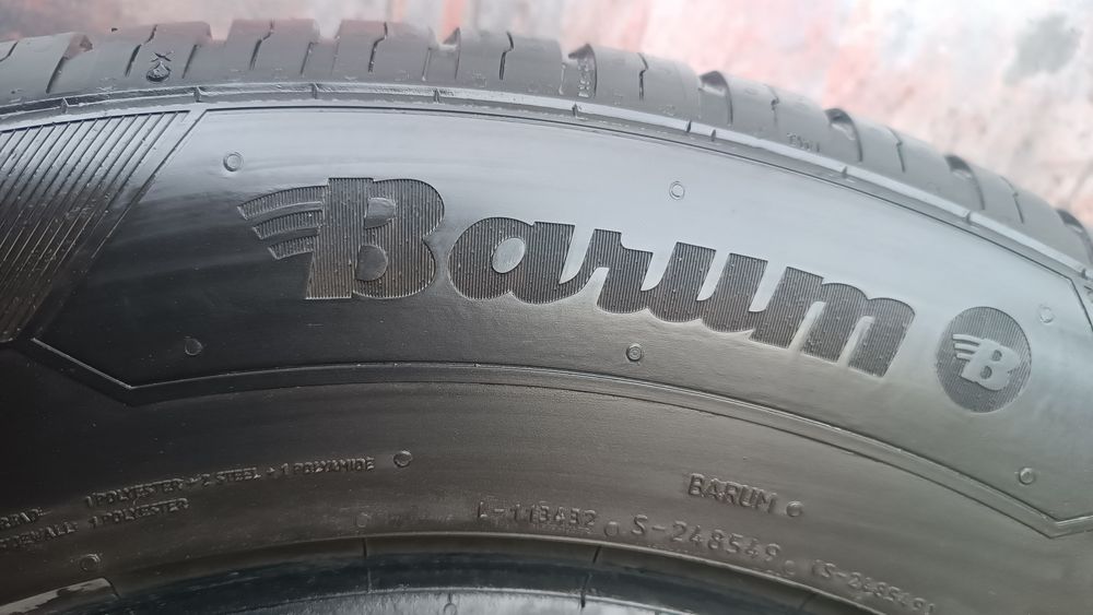 225/65/17 Barum .