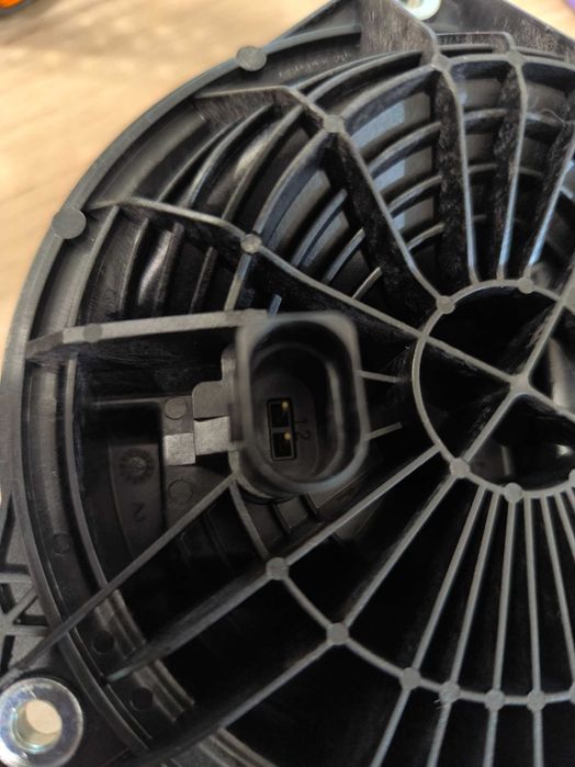 Оригинална емблема с механизъм за багажник VW Passat B8 / B8.5