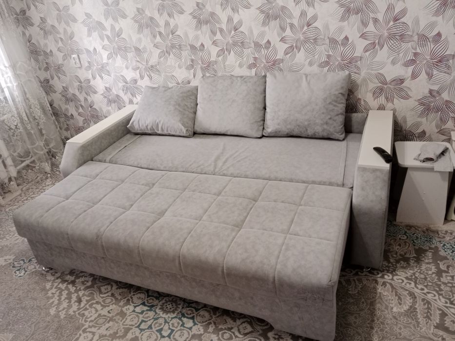 Продам диван и стол с тобуретками