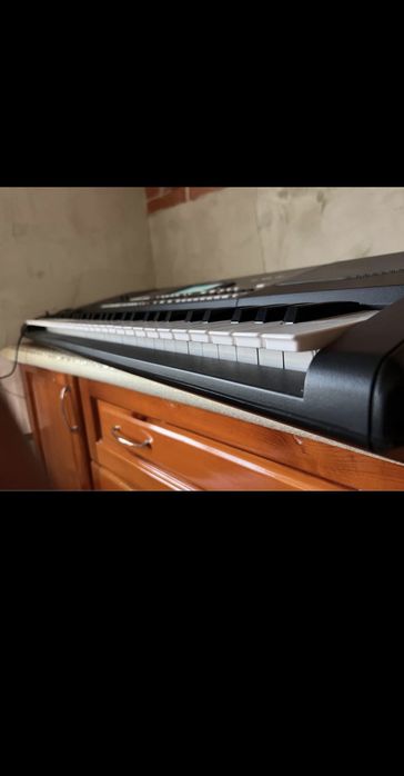 Продава се Korg pa600
