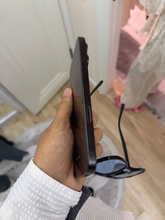 Srochna sotiladi Iphone 16 PRO MAX Qora