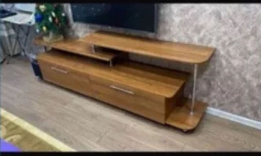 Продам 2  тумбы под тв, диванчик