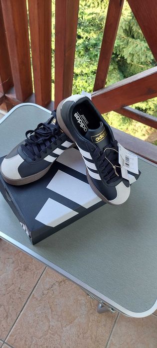 Adidas VL Court 2.0 promo до края на месеца