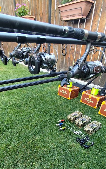 Set 3 Lansete Carbon 3,90m, 3 Mulinete 7000 cu Baitrunner, Rod Pod