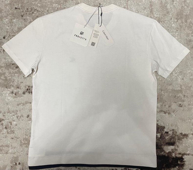 Vand tricou nou de barbati Calvin Klein