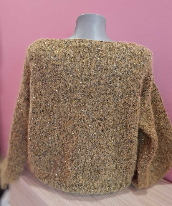 Ръчно изплетен с паети