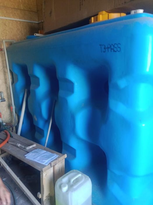 Продам ёмкости для питьевой воды .