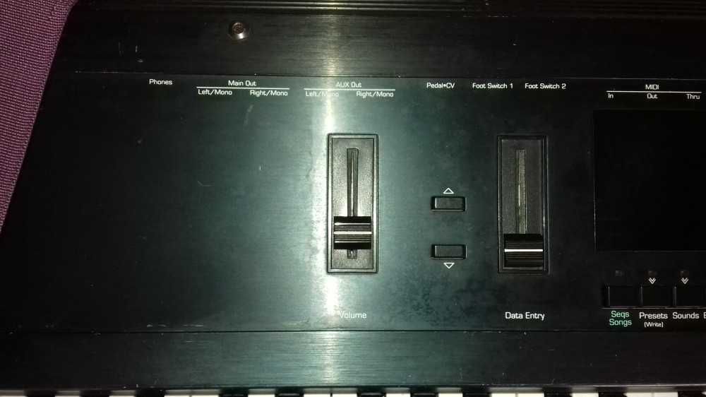 Vand Sintetizator Ensoniq TS-12 cu emulator floppy si hard case