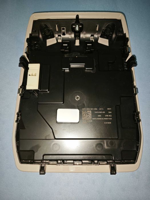 Плафон за Фолксваген Голф 8-оригинален на VW-номер 5H0-959-561-BM-UVX