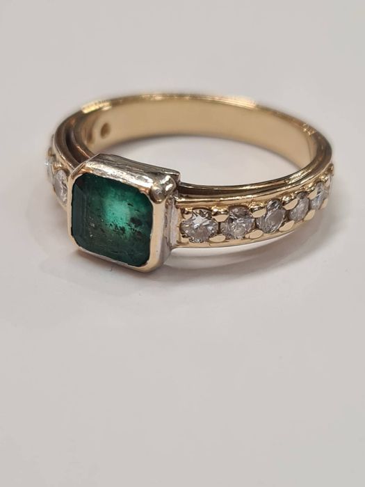 Inel din aur galben 18k, cu diamante naturale si smarald natural,